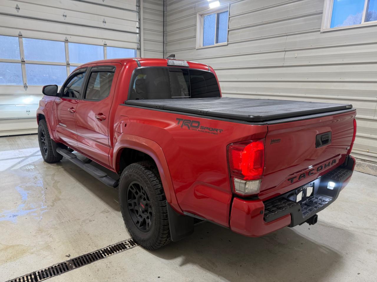 Toyota Tacoma TRD Sport Double Cab 5' Bed V6 4x4 AT (Natl) 2017