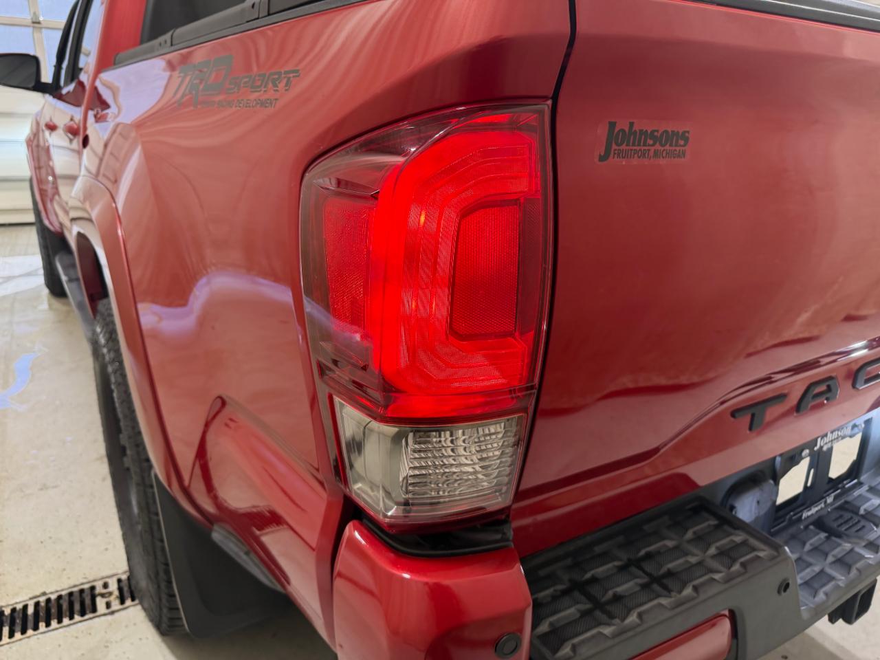 Toyota Tacoma TRD Sport Double Cab 5' Bed V6 4x4 AT (Natl) 2017