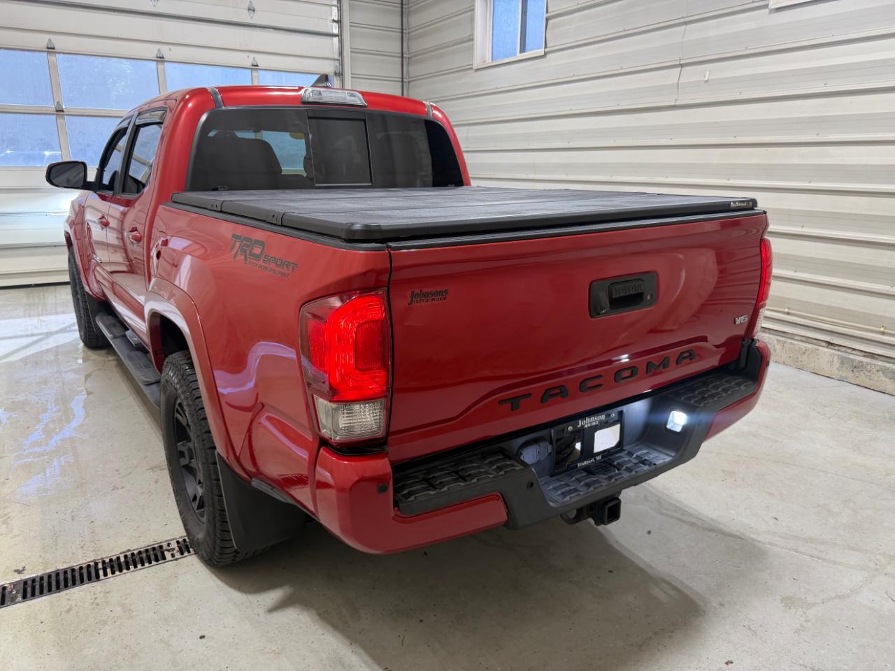 Toyota Tacoma TRD Sport Double Cab 5' Bed V6 4x4 AT (Natl) 2017