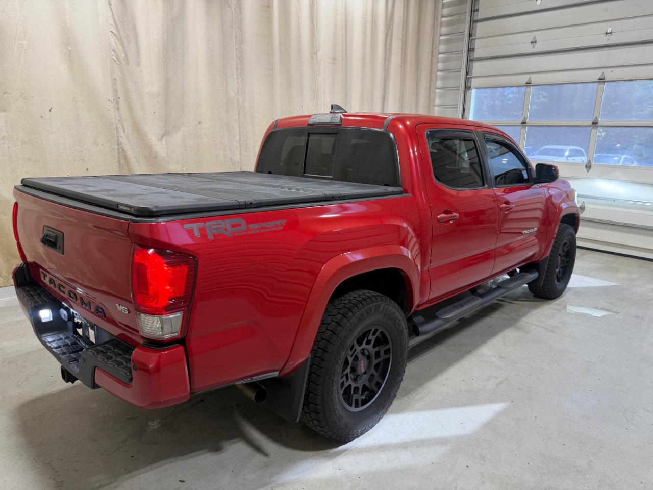 Toyota Tacoma TRD Sport Double Cab 5' Bed V6 4x4 AT (Natl) 2017