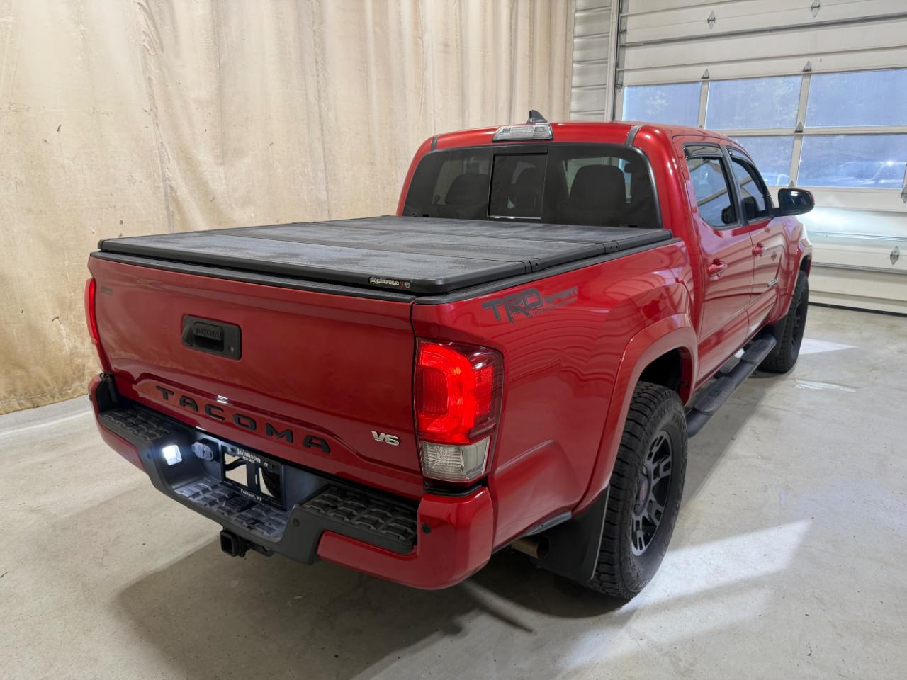 Toyota Tacoma TRD Sport Double Cab 5' Bed V6 4x4 AT (Natl) 2017