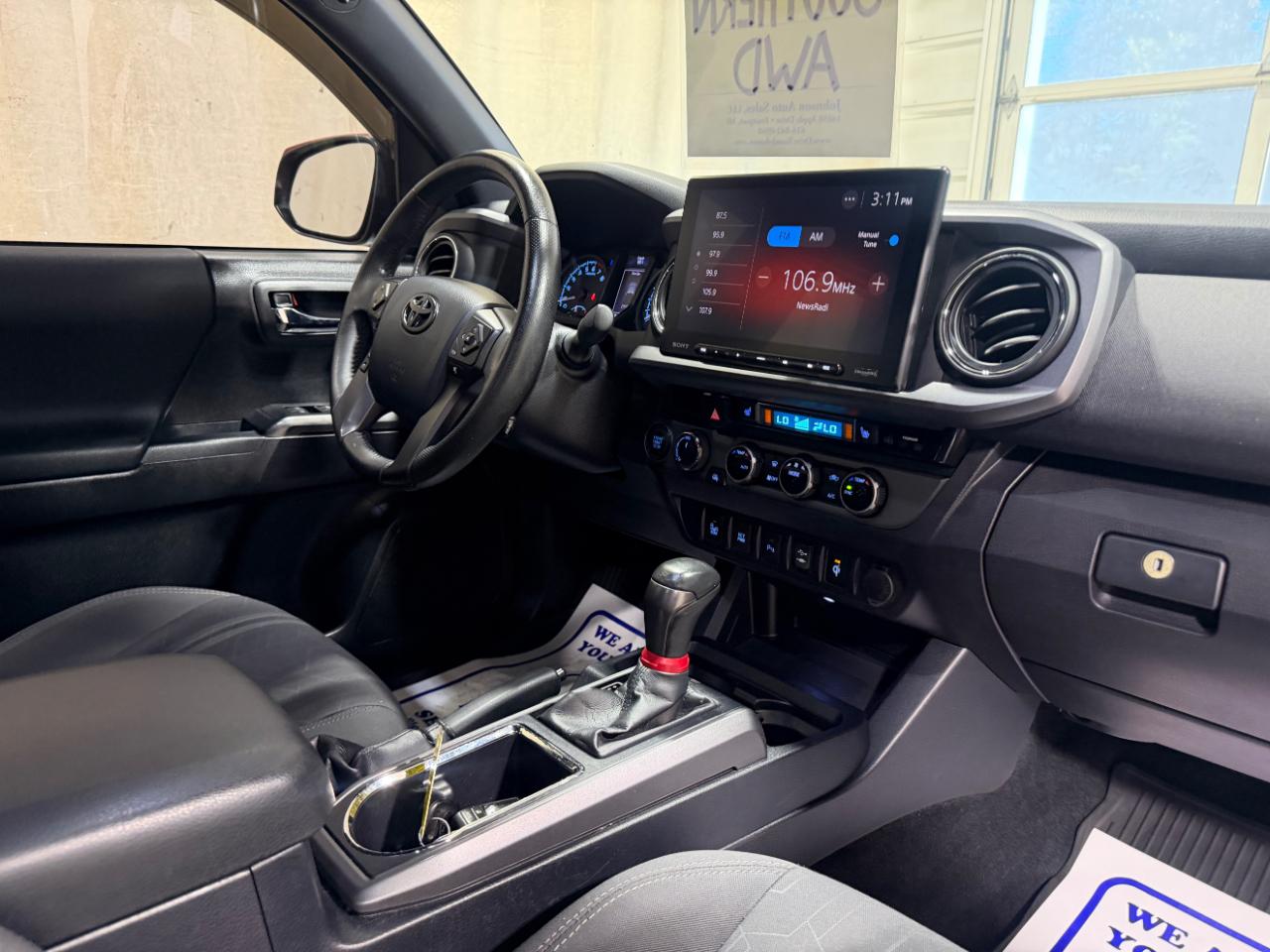 Toyota Tacoma TRD Sport Double Cab 5' Bed V6 4x4 AT (Natl) 2017
