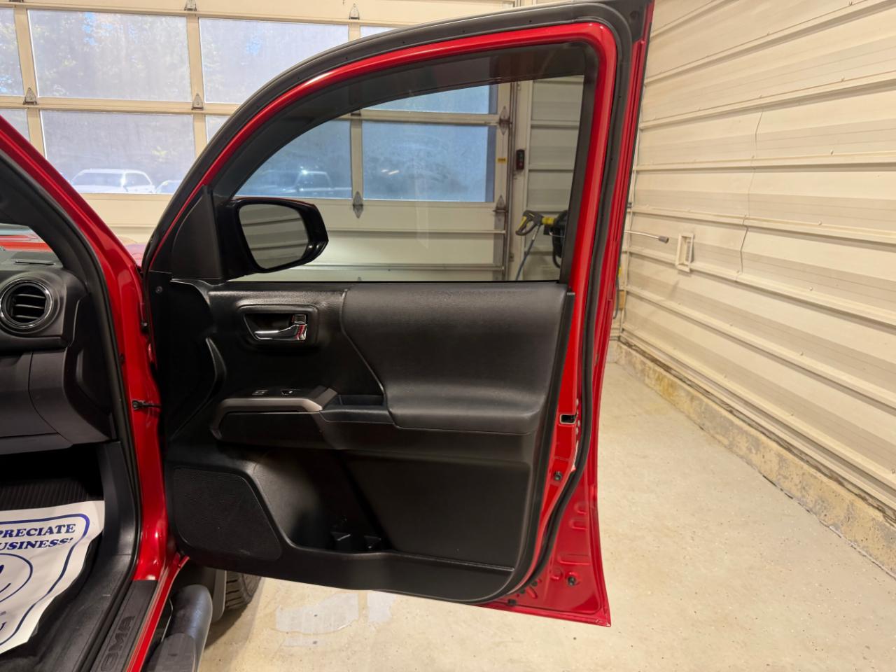 Toyota Tacoma TRD Sport Double Cab 5' Bed V6 4x4 AT (Natl) 2017