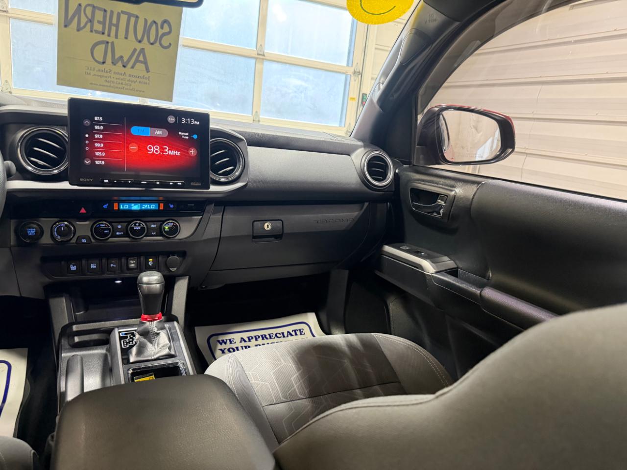 Toyota Tacoma TRD Sport Double Cab 5' Bed V6 4x4 AT (Natl) 2017
