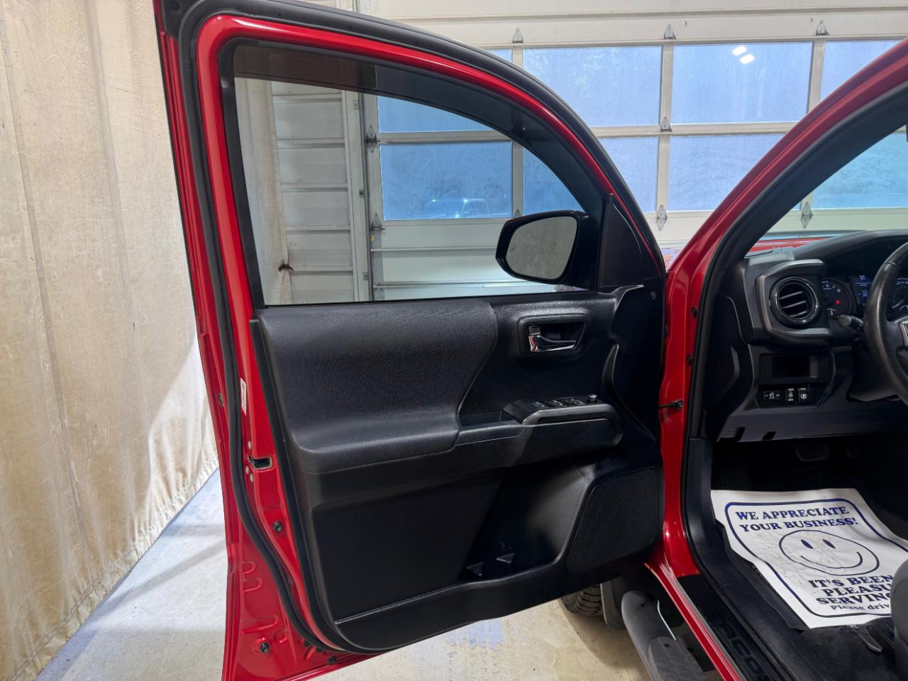 Toyota Tacoma TRD Sport Double Cab 5' Bed V6 4x4 AT (Natl) 2017