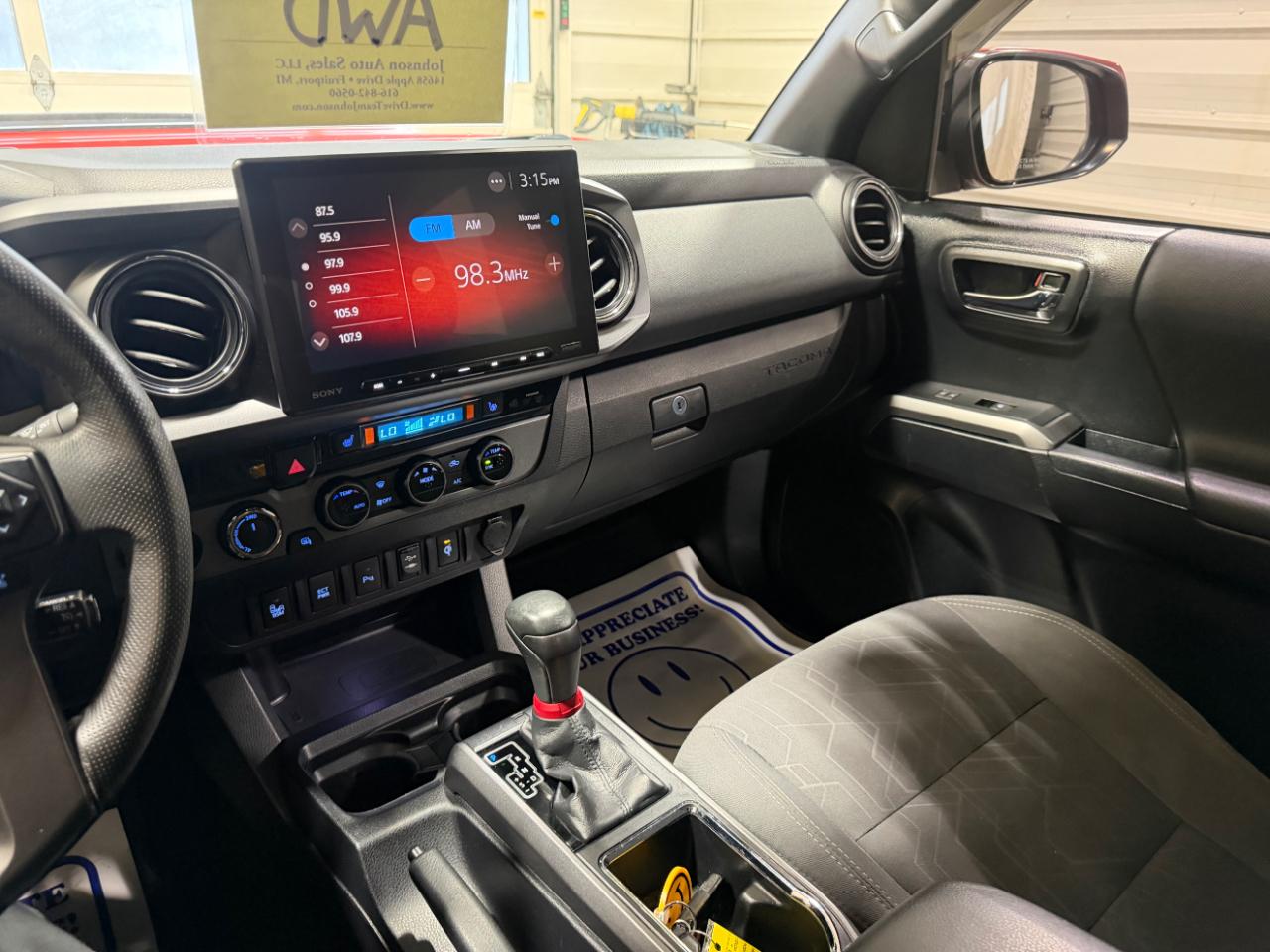 Toyota Tacoma TRD Sport Double Cab 5' Bed V6 4x4 AT (Natl) 2017
