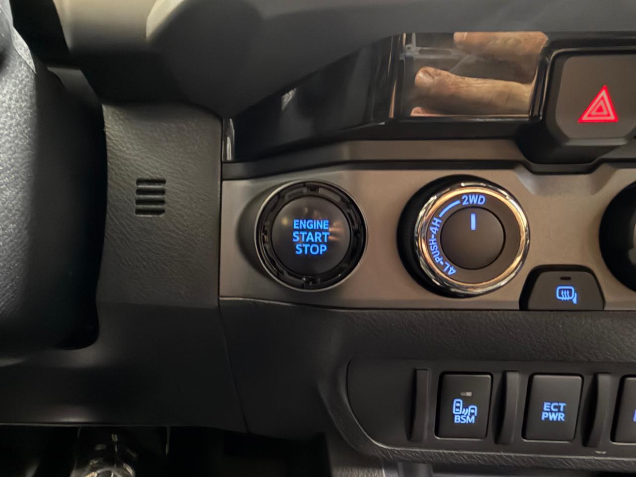 Toyota Tacoma TRD Sport Double Cab 5' Bed V6 4x4 AT (Natl) 2017