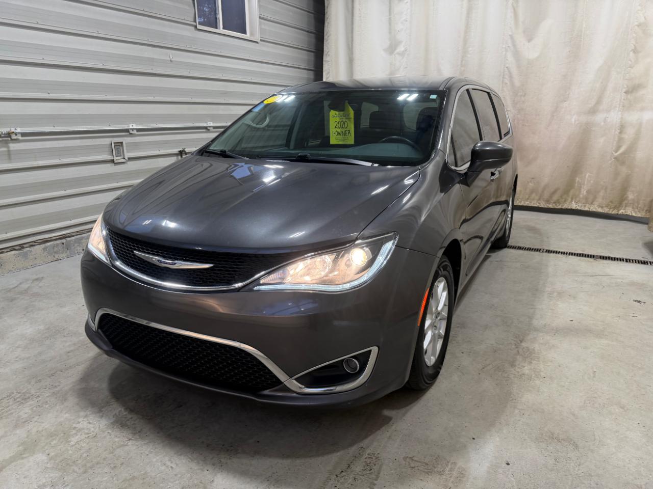 Chrysler Pacifica Touring FWD 2020