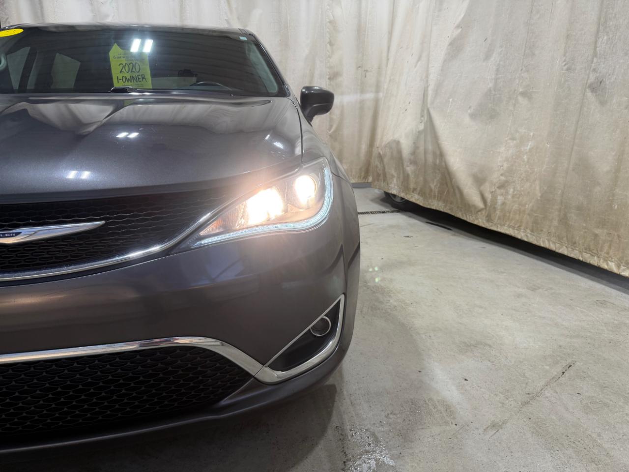 Chrysler Pacifica Touring FWD 2020