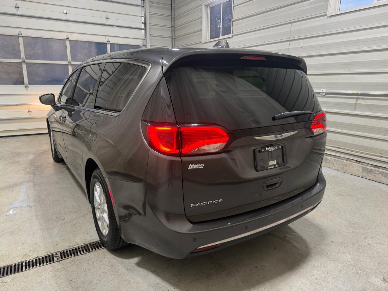 Chrysler Pacifica Touring FWD 2020