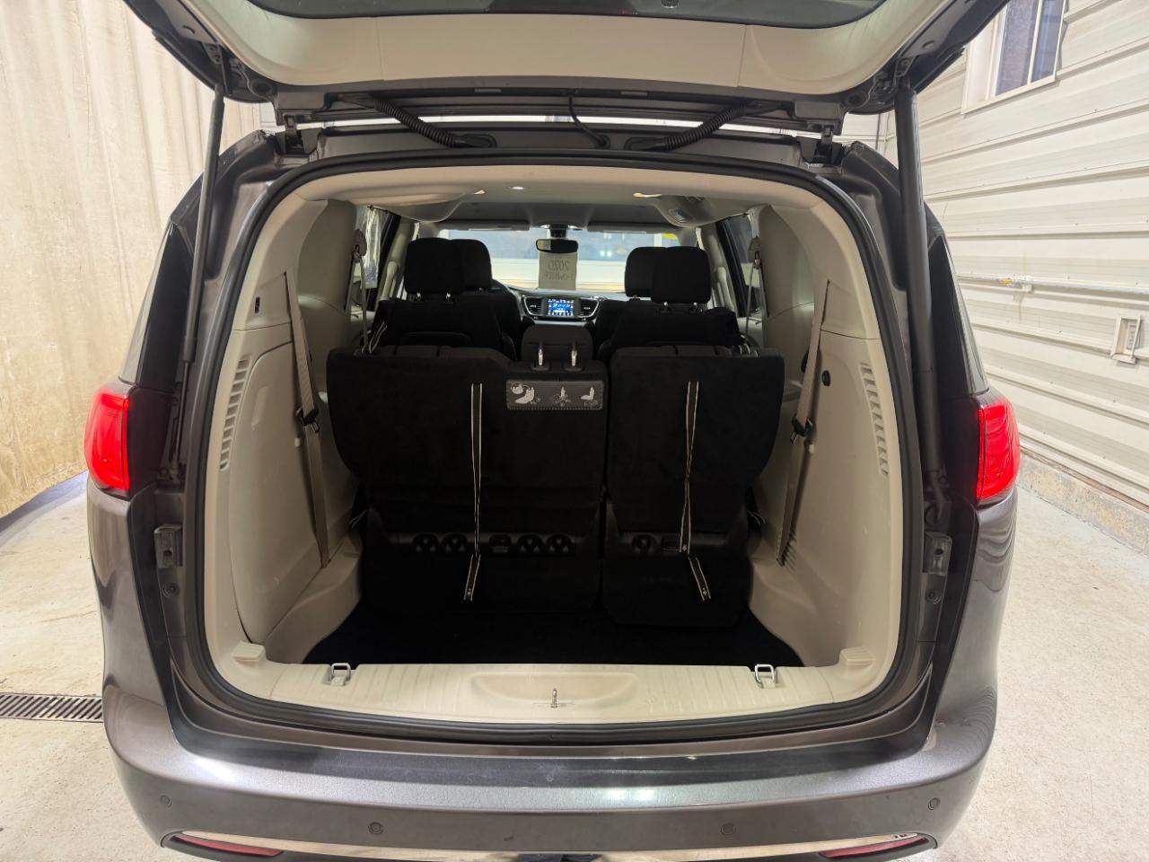 Chrysler Pacifica Touring FWD 2020