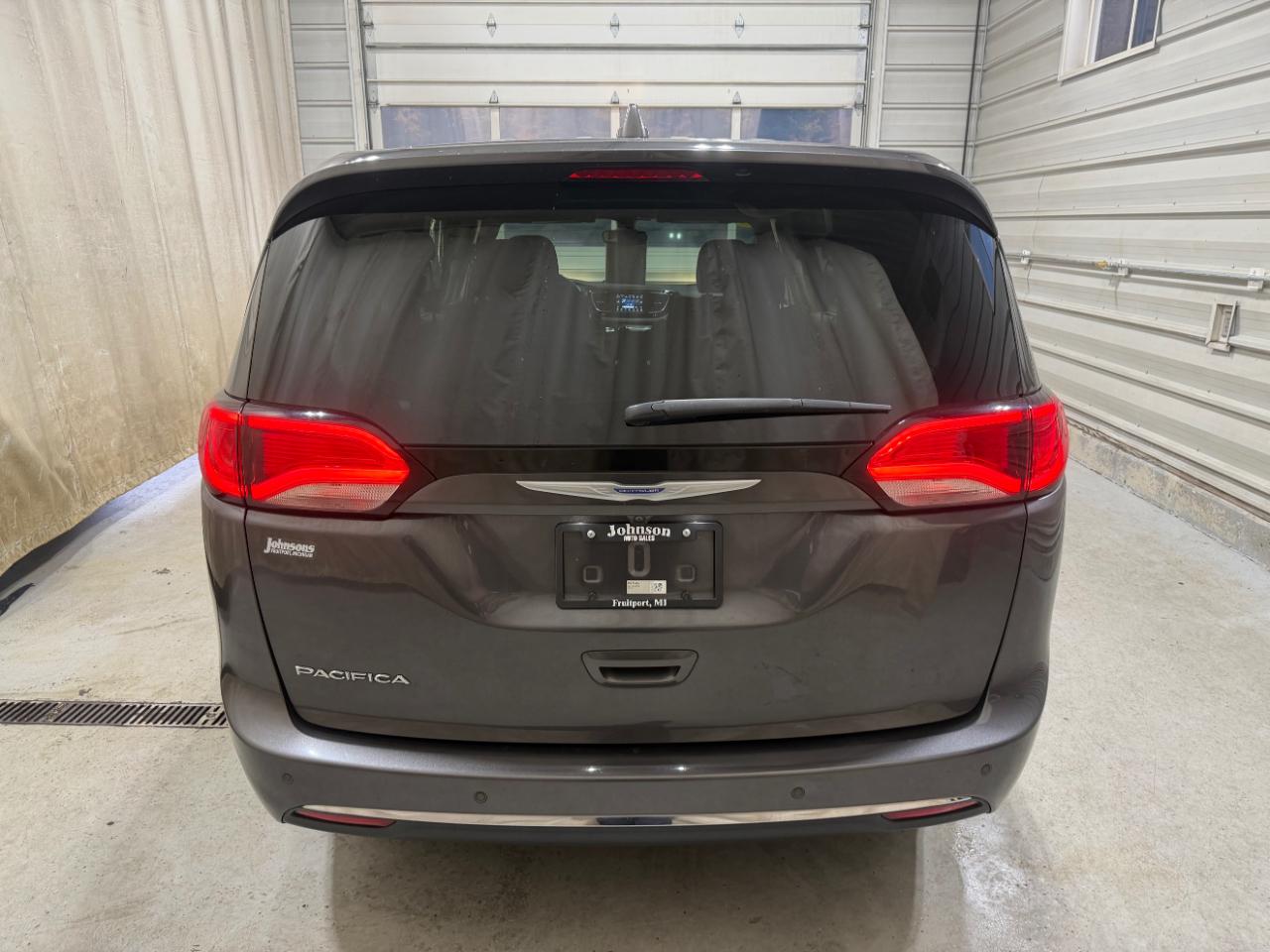 Chrysler Pacifica Touring FWD 2020