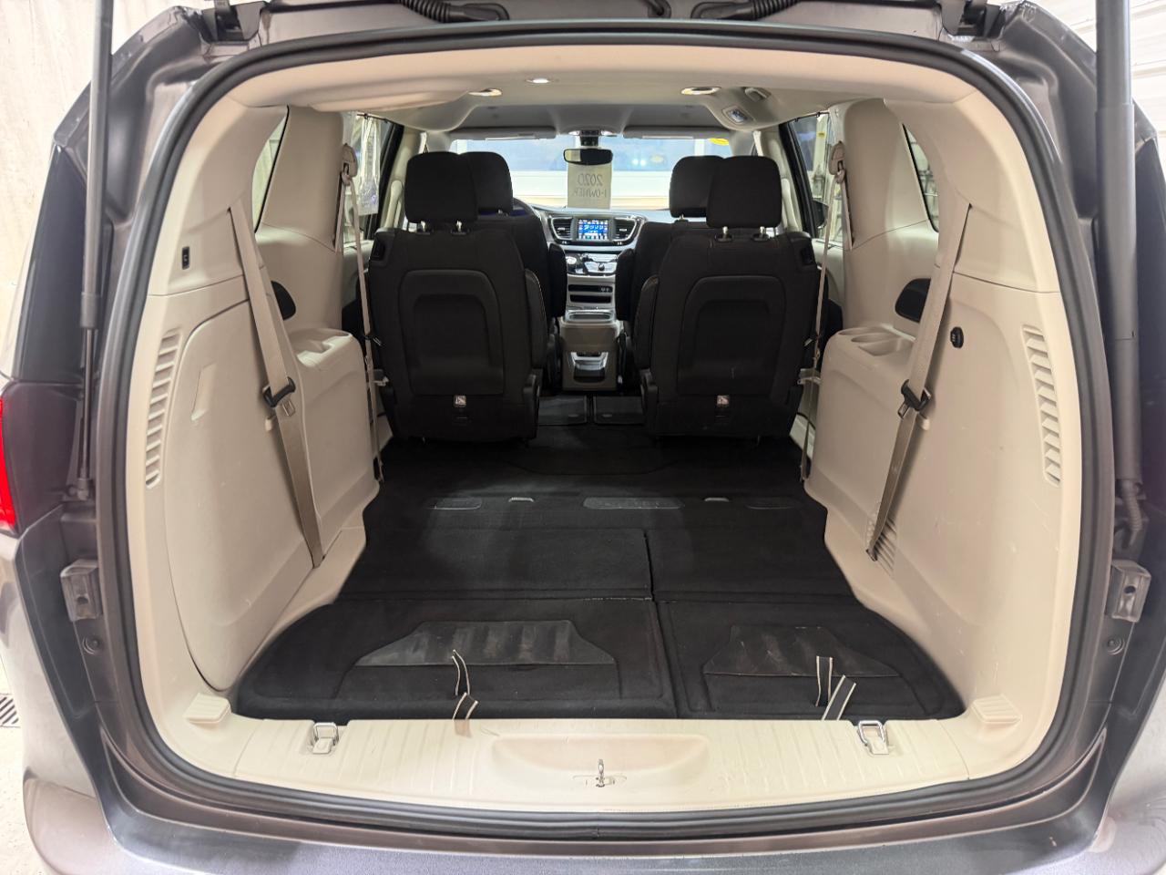 Chrysler Pacifica Touring FWD 2020