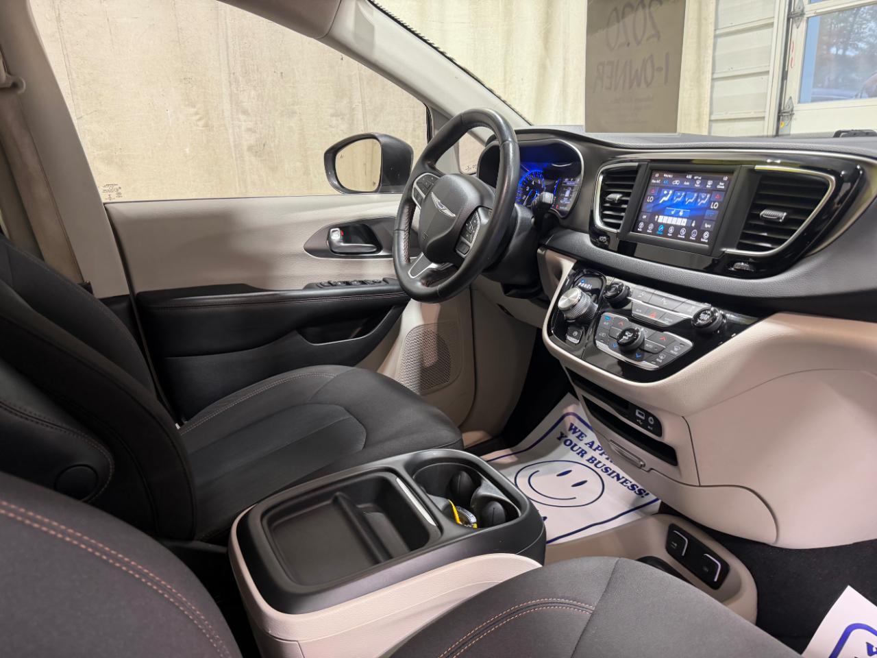 Chrysler Pacifica Touring FWD 2020