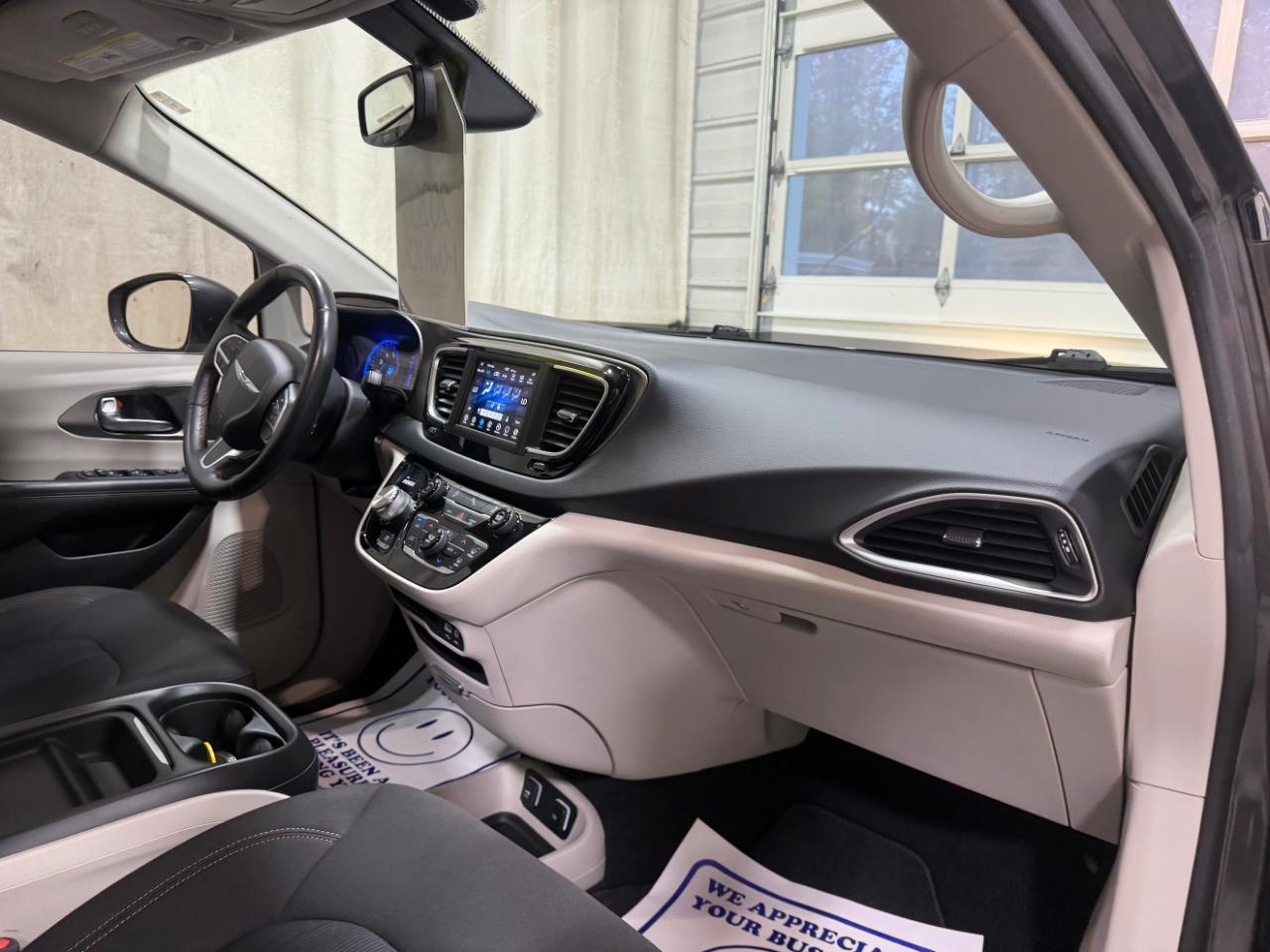 Chrysler Pacifica Touring FWD 2020