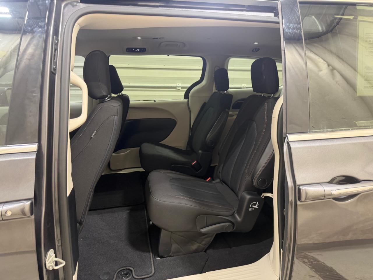 Chrysler Pacifica Touring FWD 2020