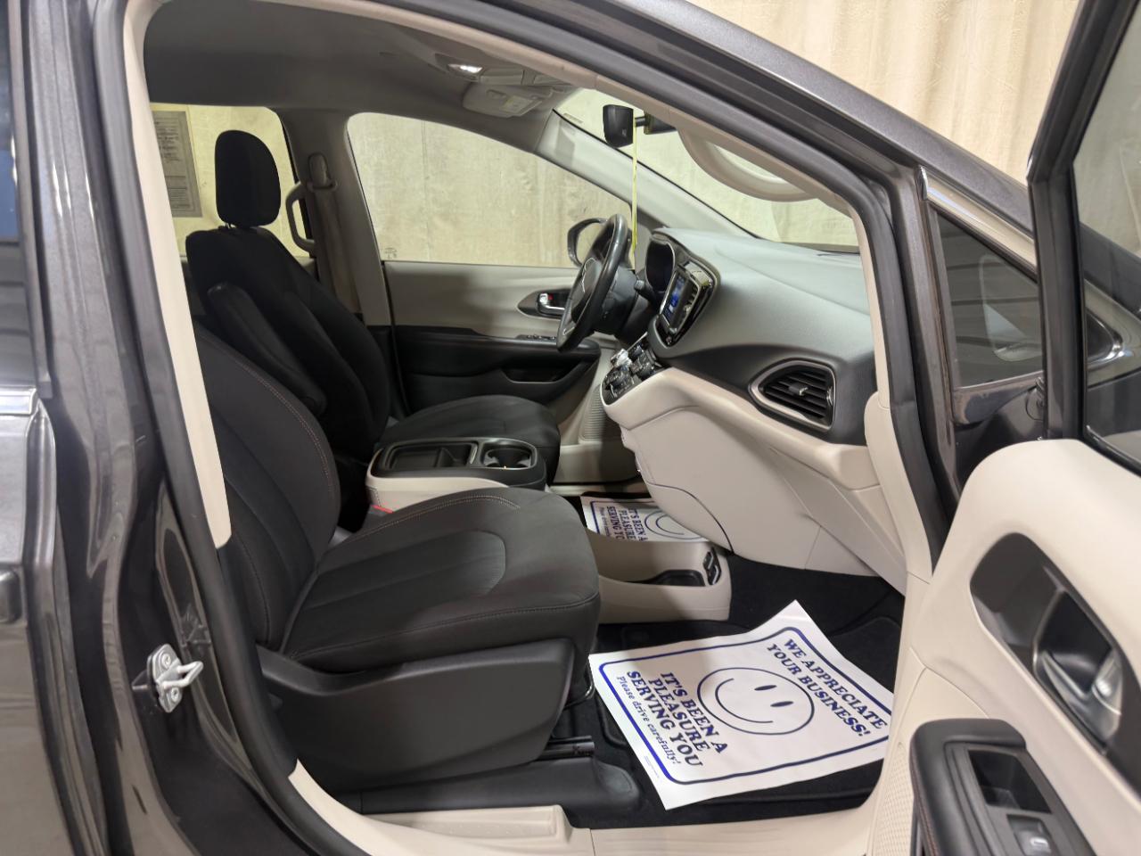 Chrysler Pacifica Touring FWD 2020