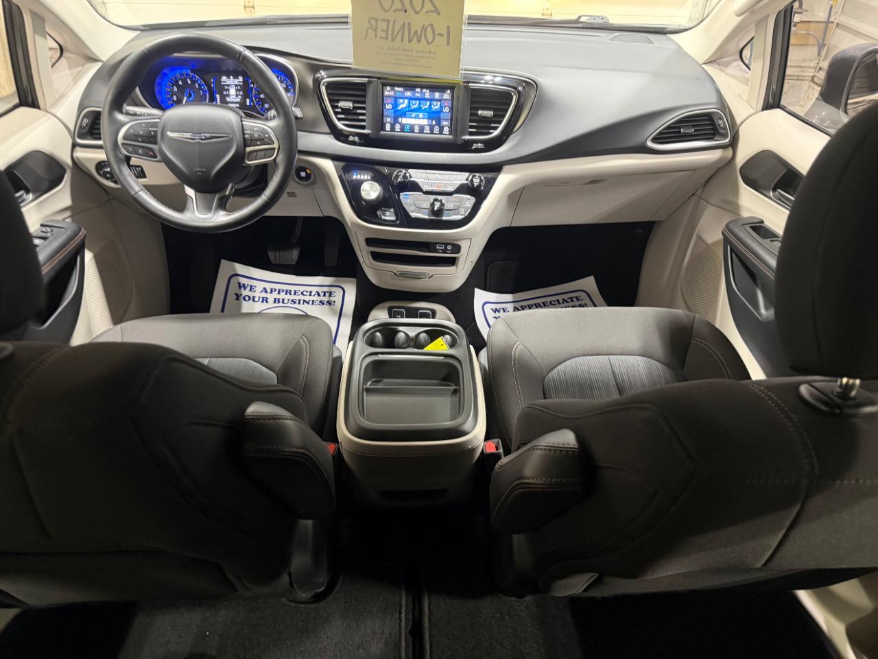Chrysler Pacifica Touring FWD 2020
