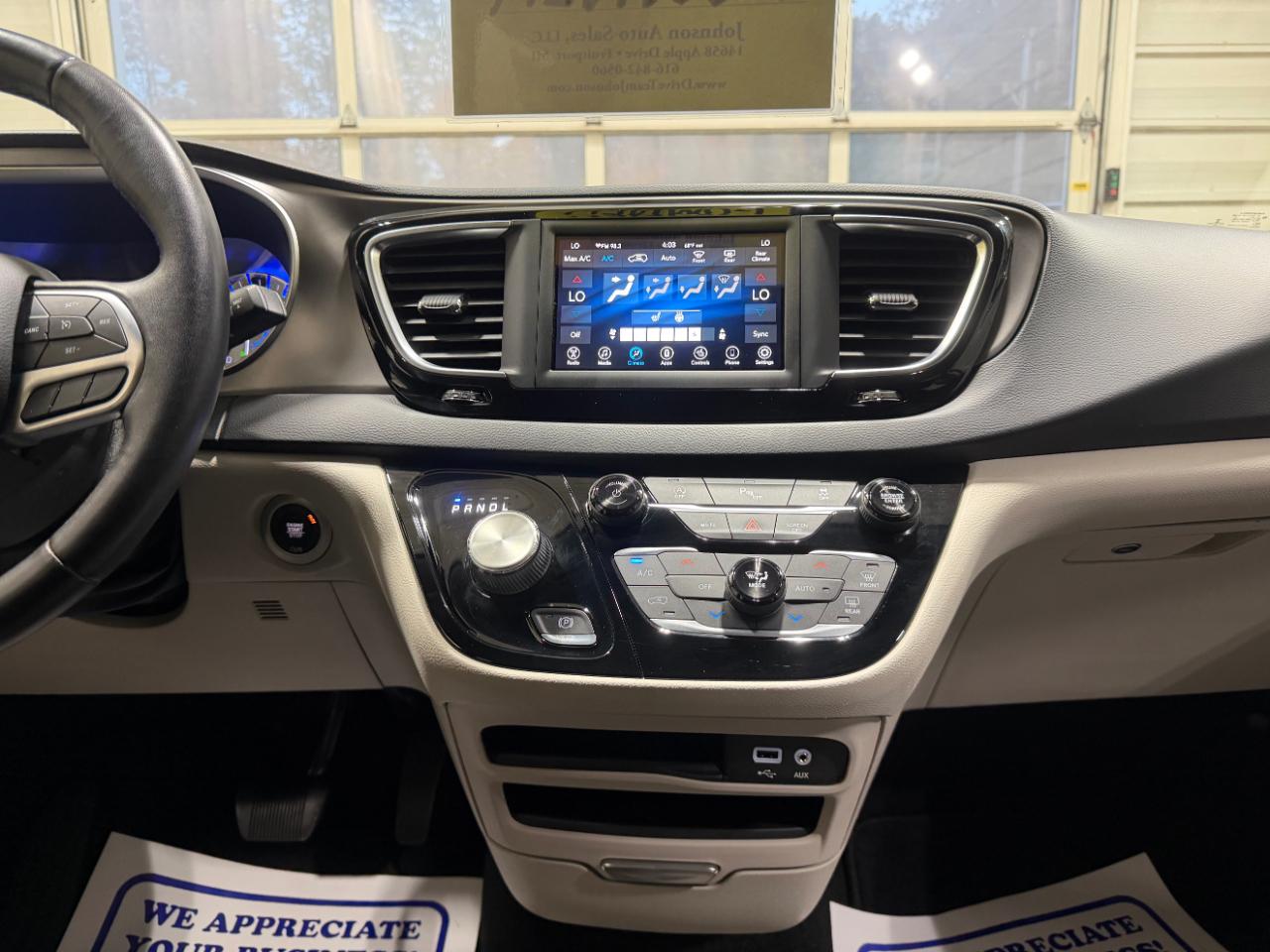 Chrysler Pacifica Touring FWD 2020