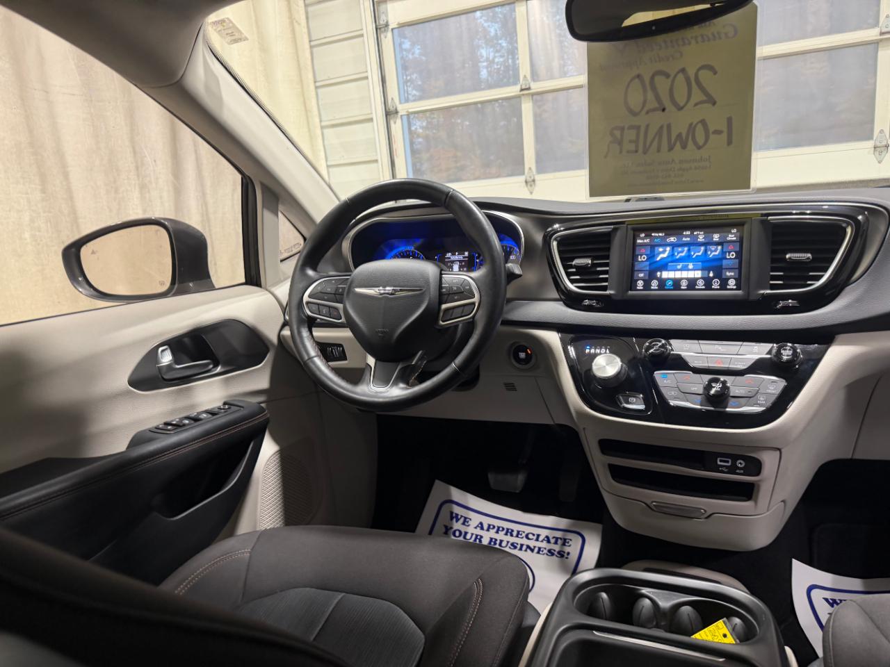 Chrysler Pacifica Touring FWD 2020