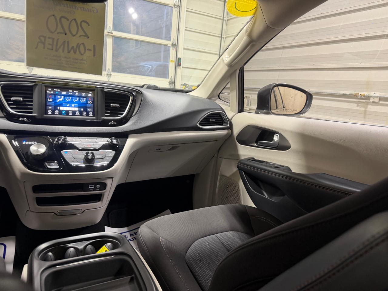 Chrysler Pacifica Touring FWD 2020