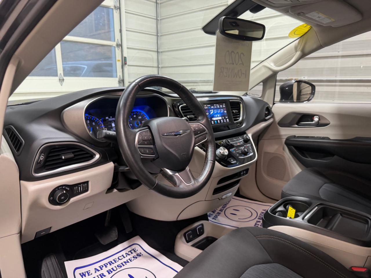 Chrysler Pacifica Touring FWD 2020