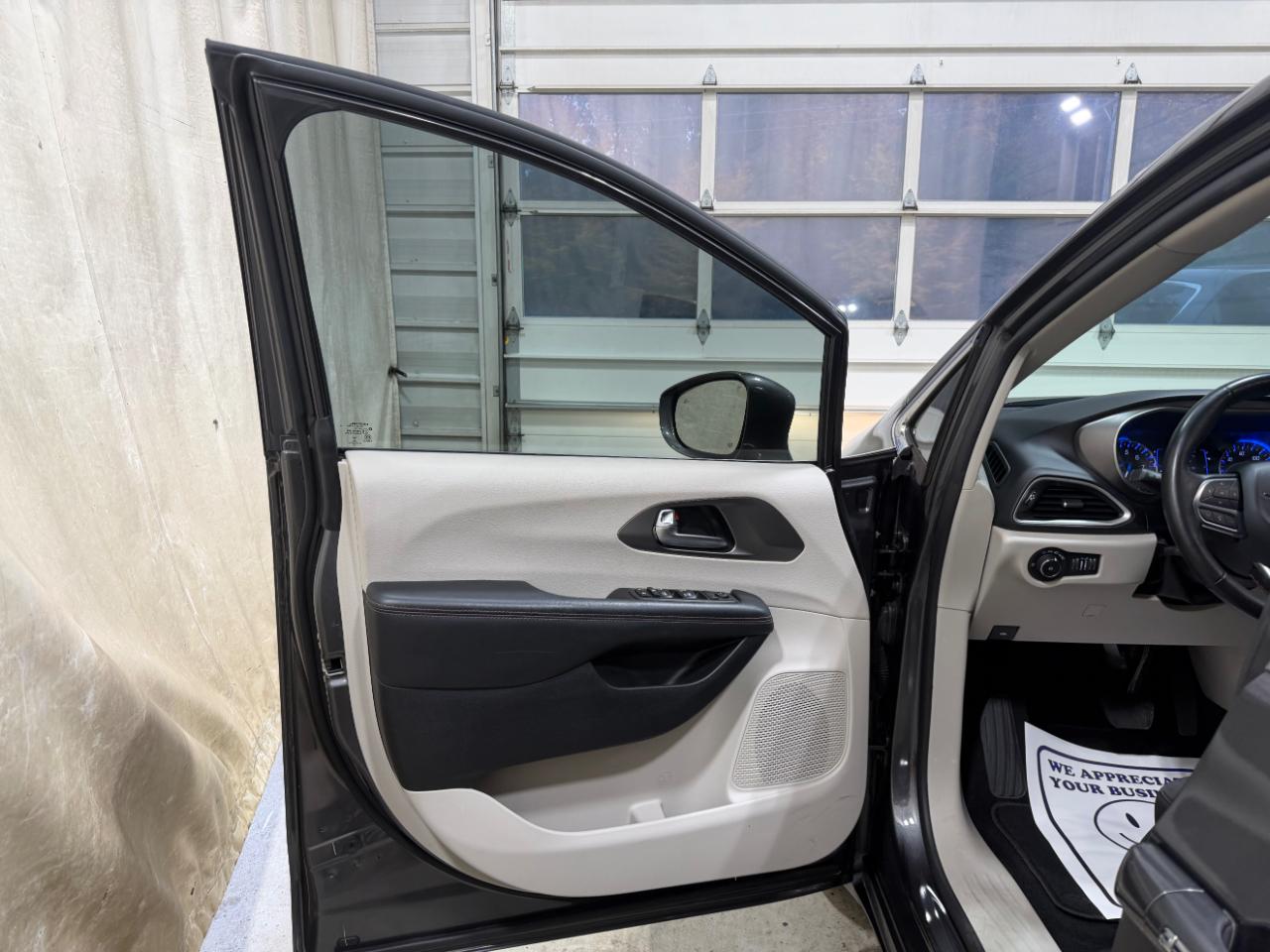 Chrysler Pacifica Touring FWD 2020