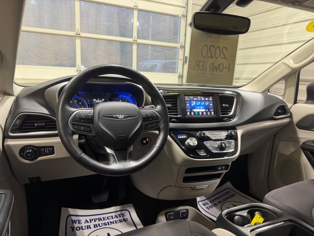 Chrysler Pacifica Touring FWD 2020