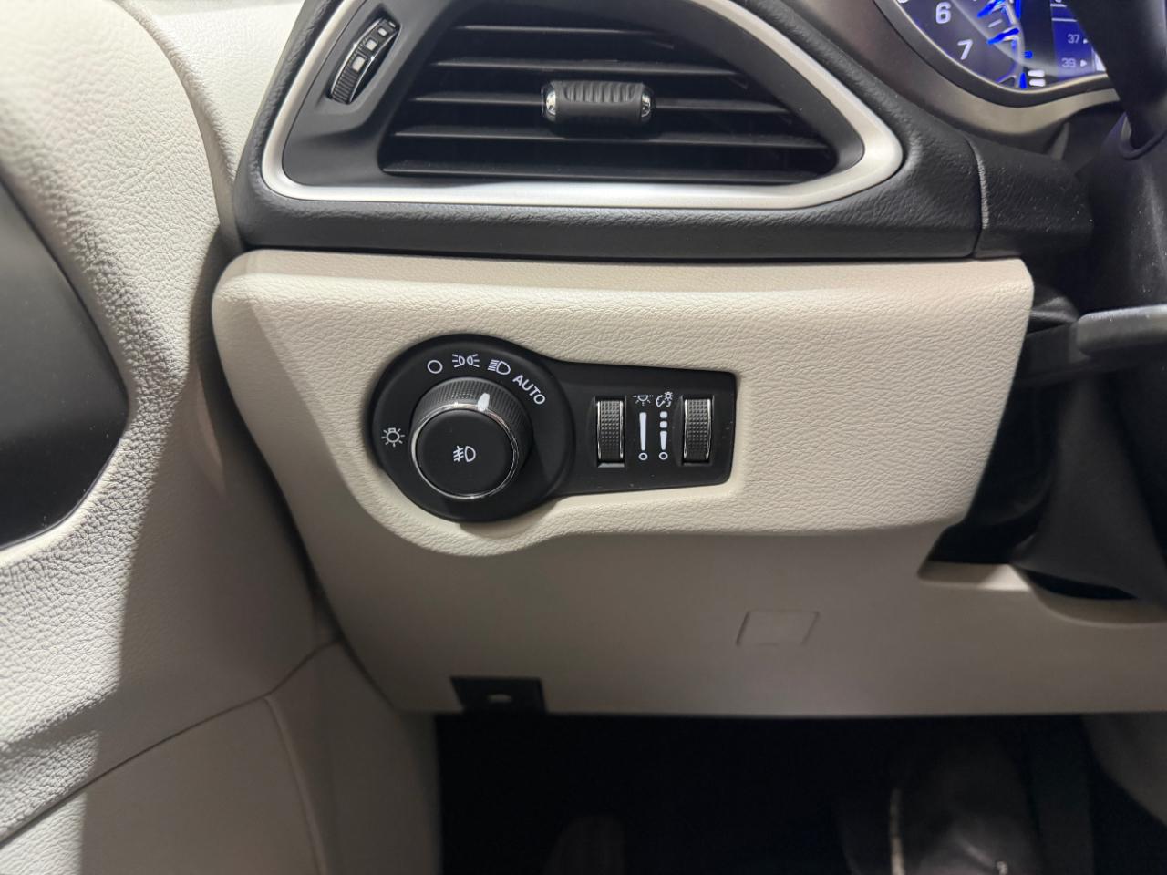 Chrysler Pacifica Touring FWD 2020