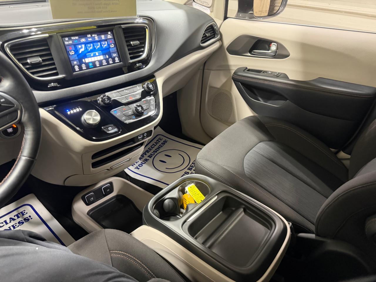 Chrysler Pacifica Touring FWD 2020