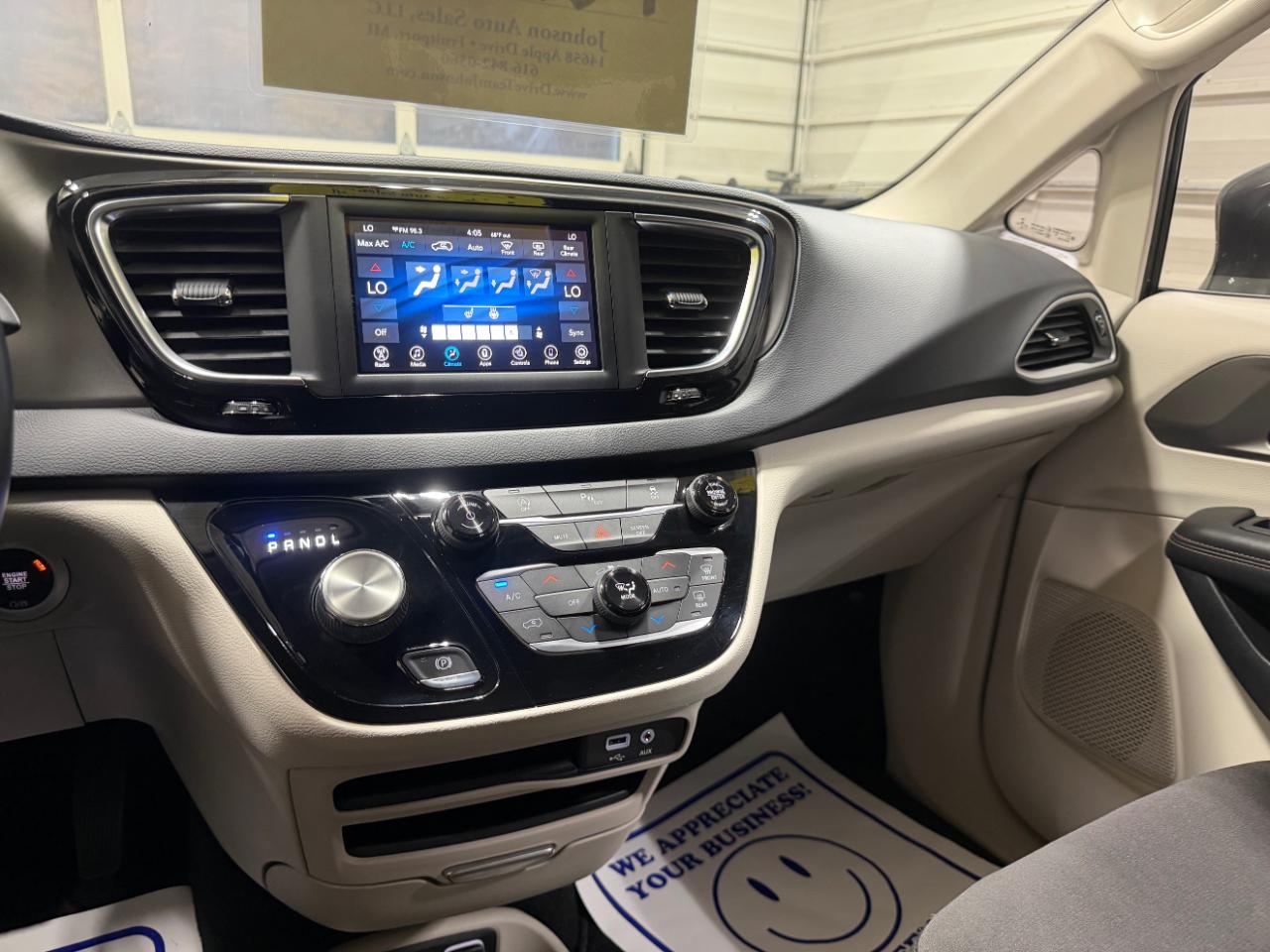 Chrysler Pacifica Touring FWD 2020