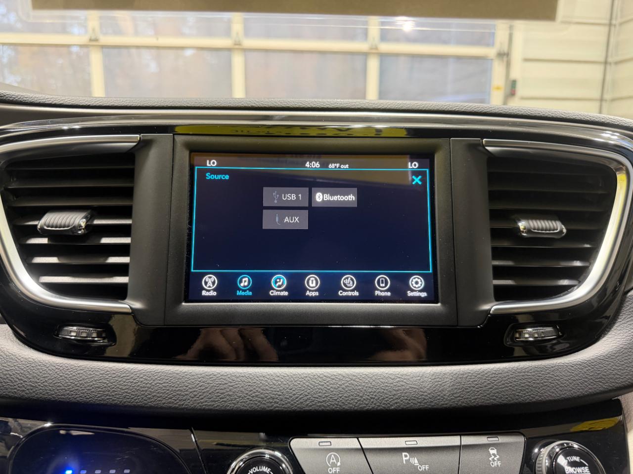 Chrysler Pacifica Touring FWD 2020