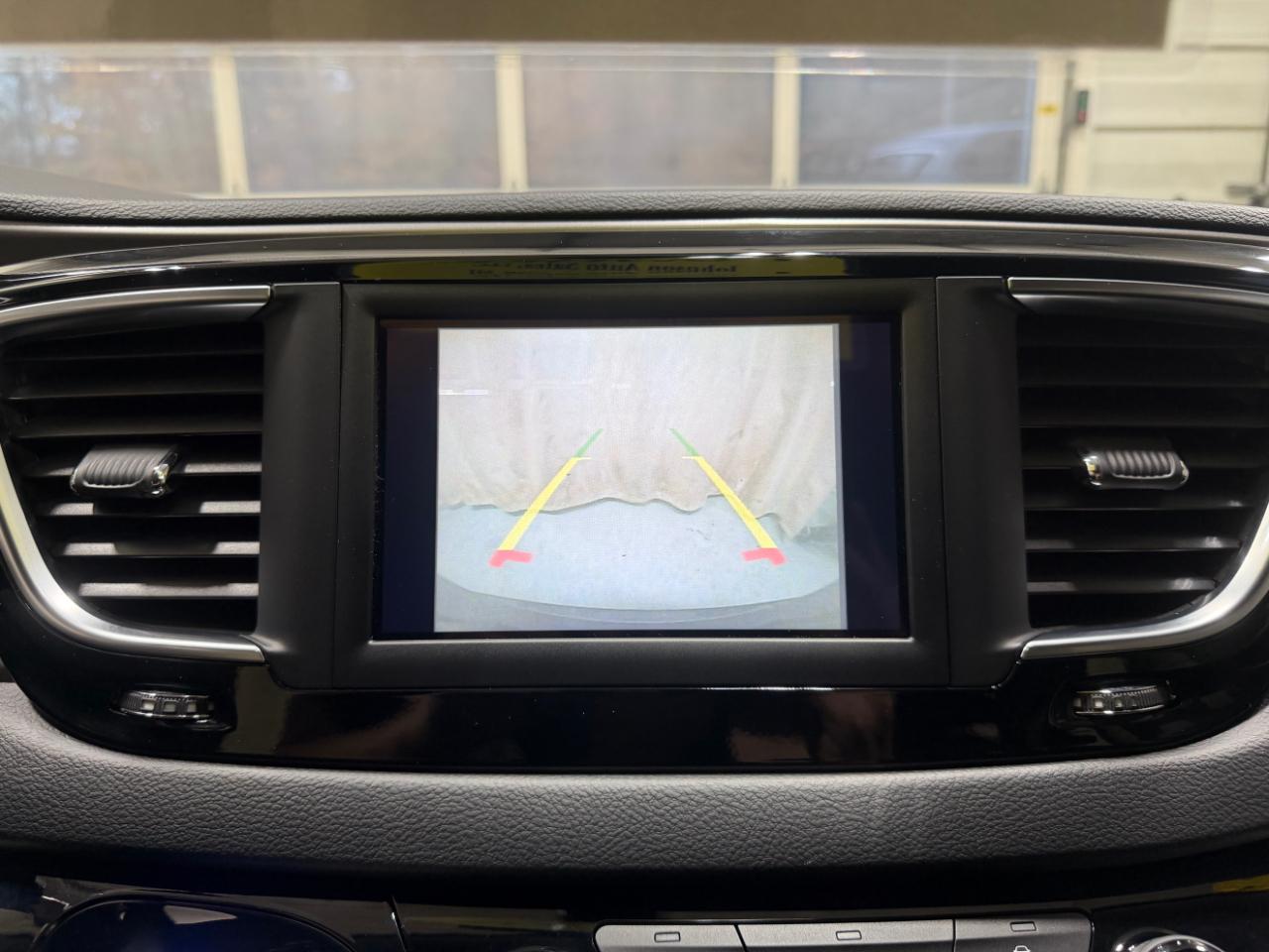 Chrysler Pacifica Touring FWD 2020