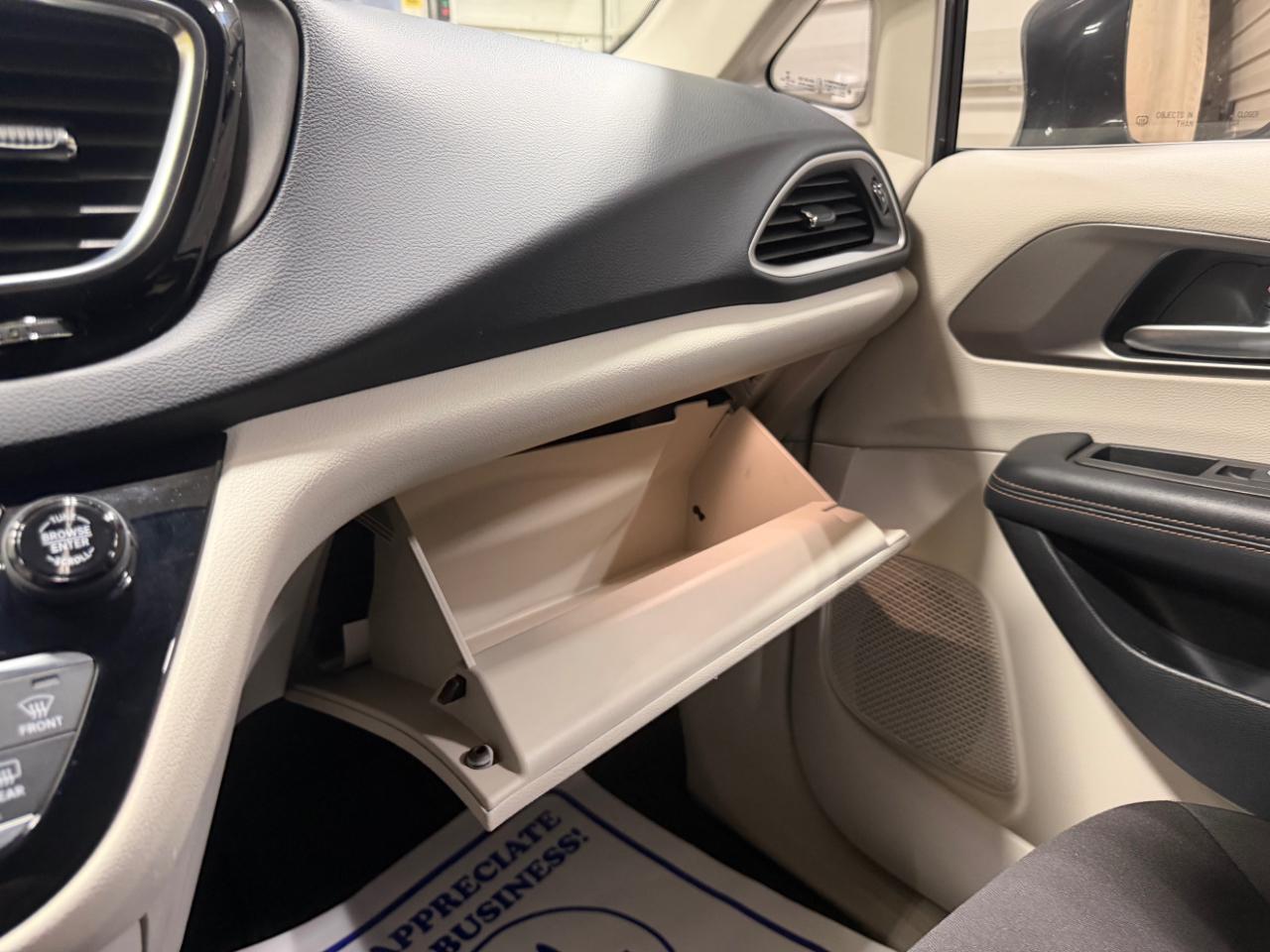 Chrysler Pacifica Touring FWD 2020
