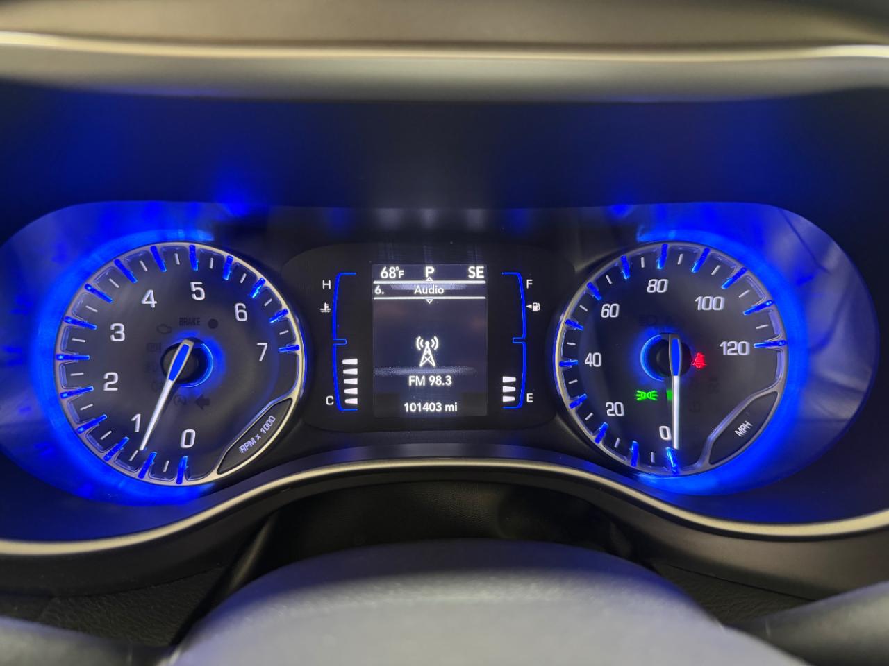 Chrysler Pacifica Touring FWD 2020