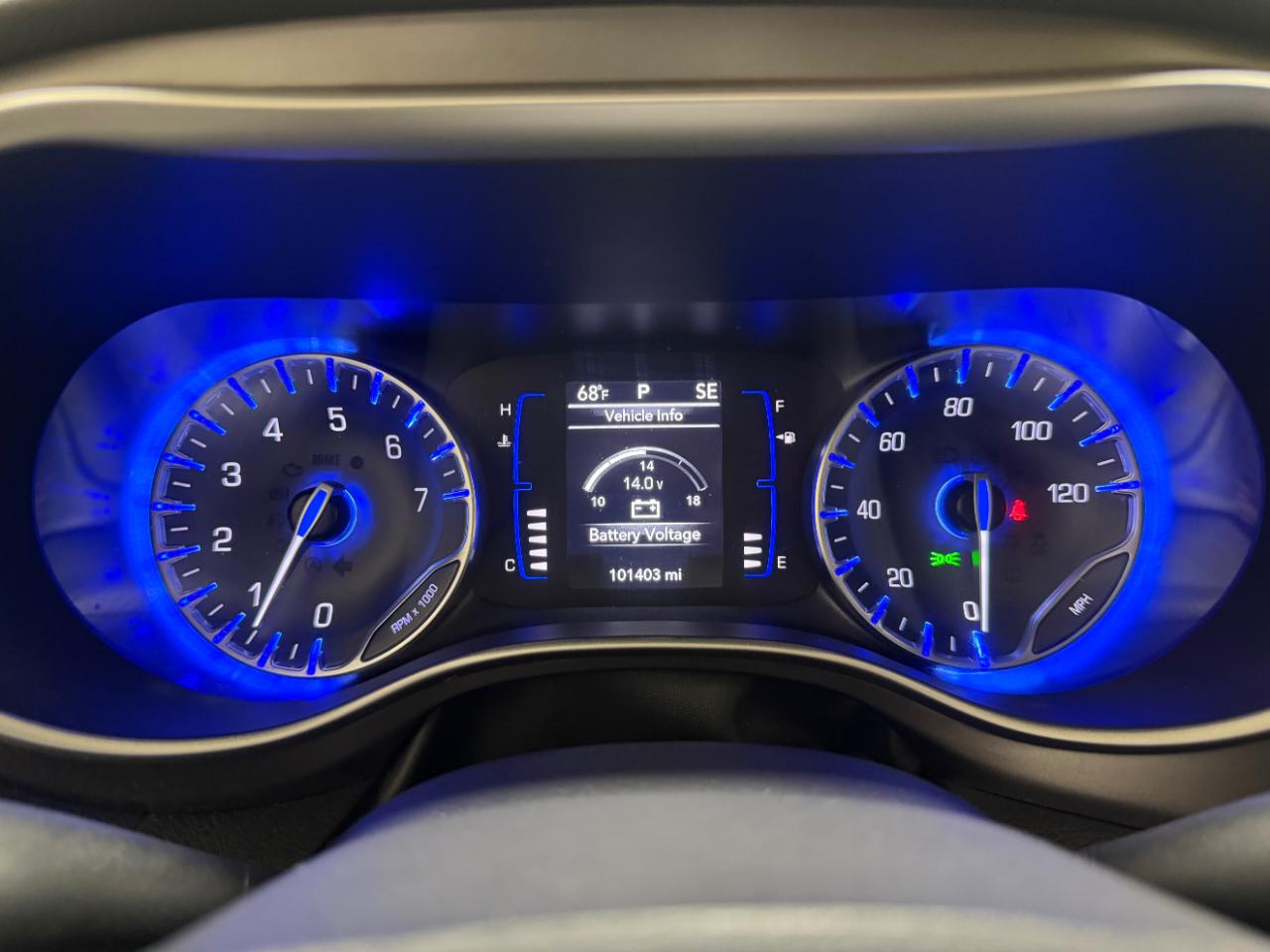 Chrysler Pacifica Touring FWD 2020