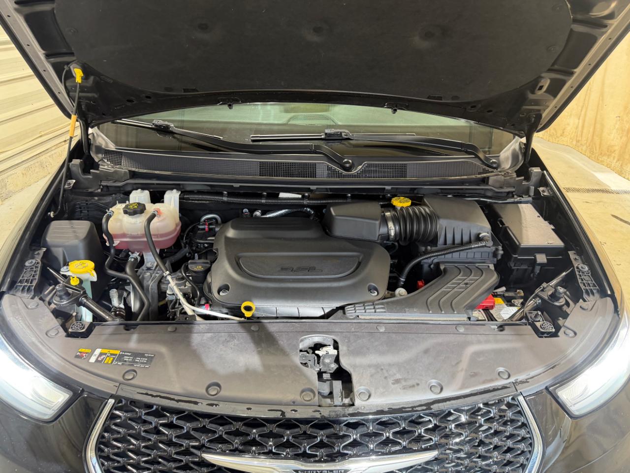 Chrysler Pacifica Touring FWD 2024
