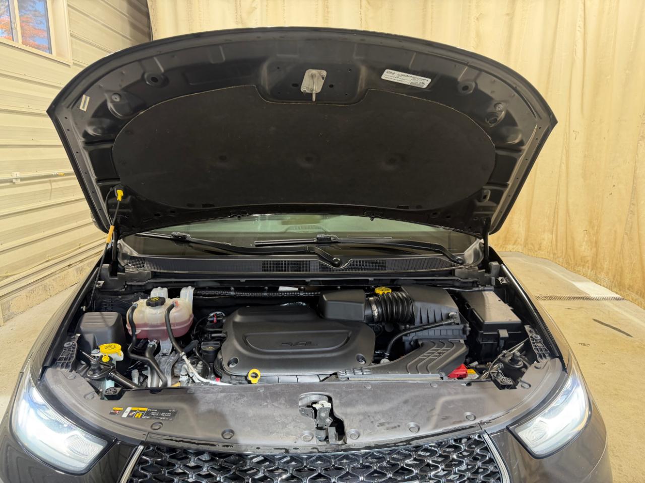 Chrysler Pacifica Touring FWD 2024