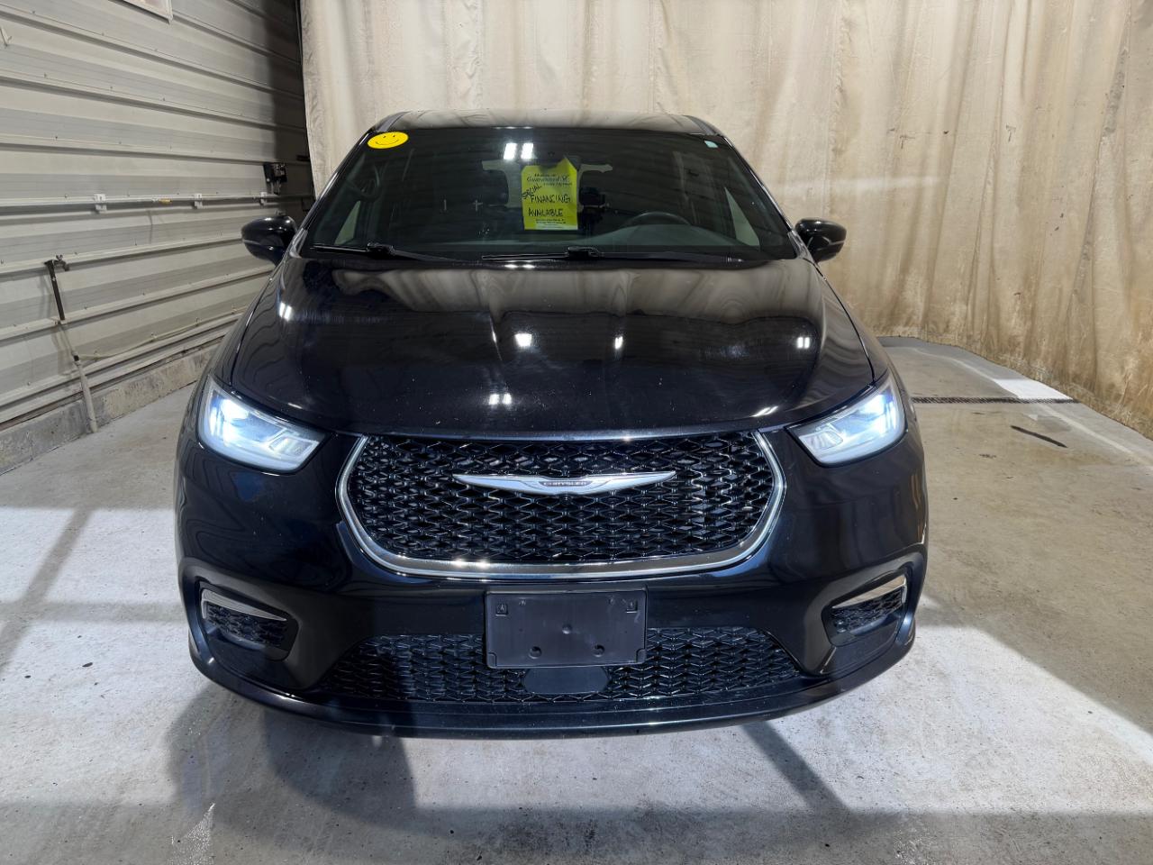 Chrysler Pacifica Touring FWD 2024