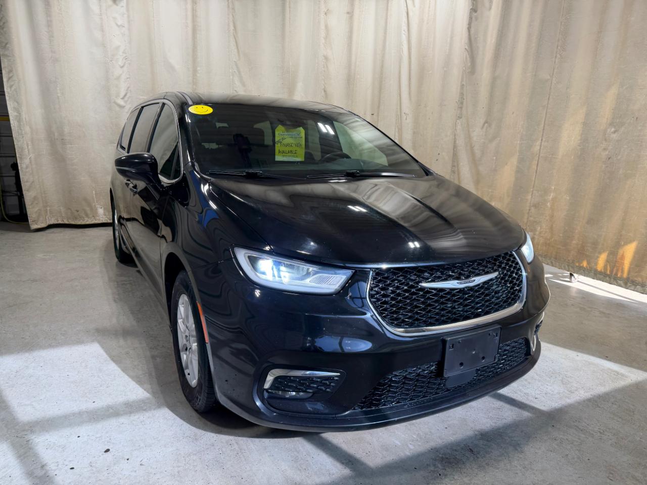 Chrysler Pacifica Touring FWD 2024