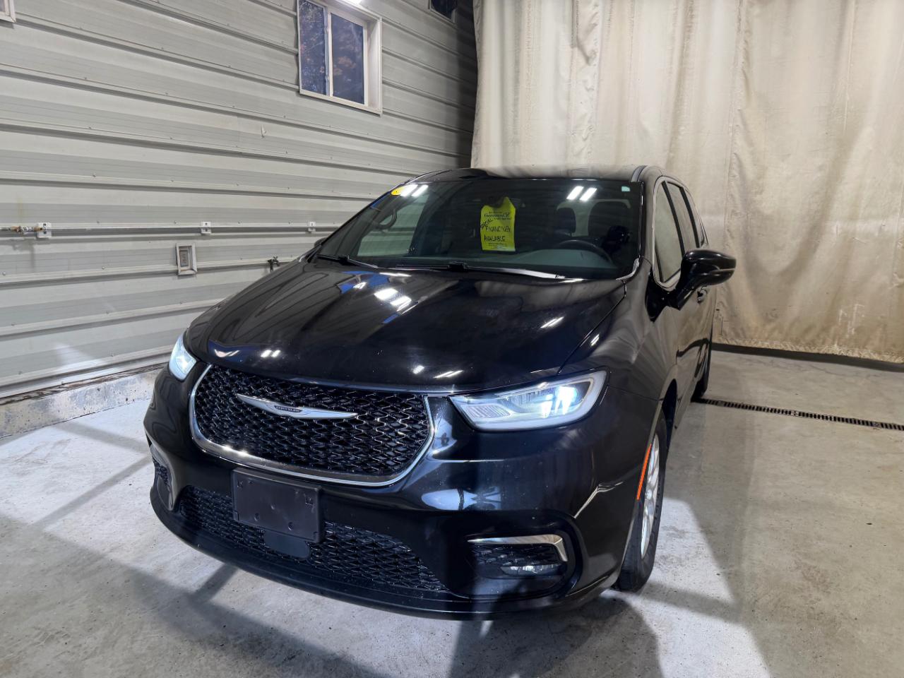 Chrysler Pacifica Touring FWD 2024