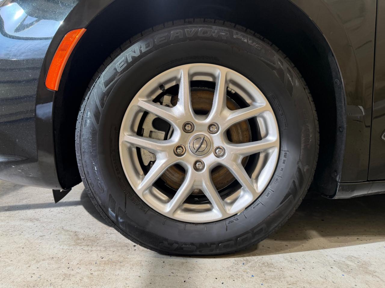 Chrysler Pacifica Touring FWD 2024