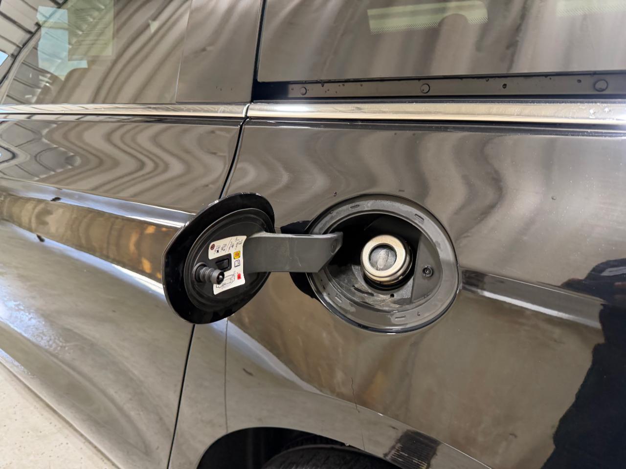 Chrysler Pacifica Touring FWD 2024