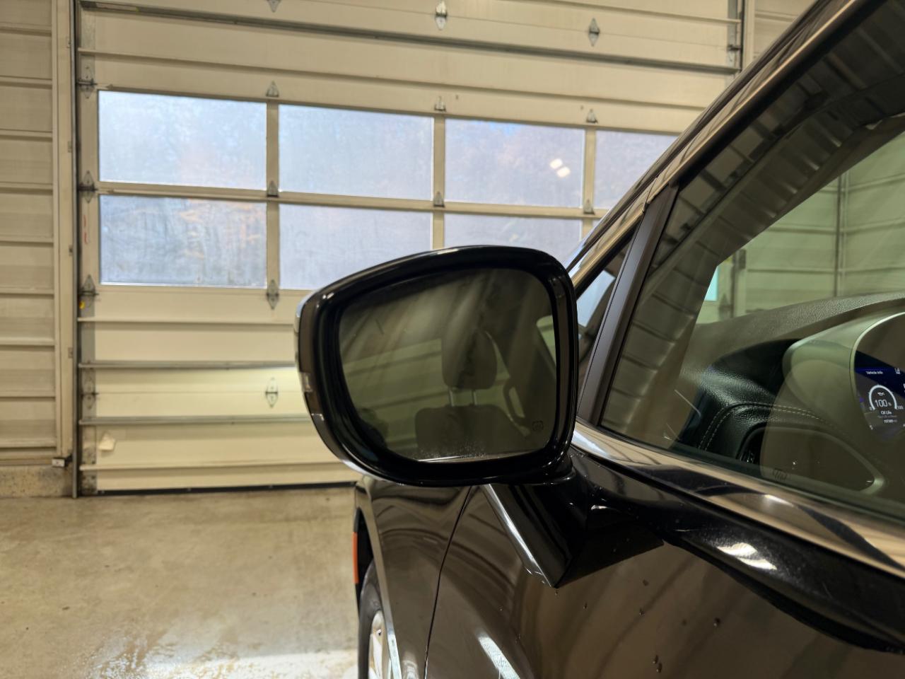 Chrysler Pacifica Touring FWD 2024