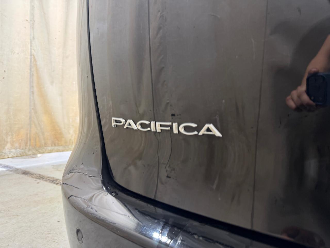 Chrysler Pacifica Touring FWD 2024