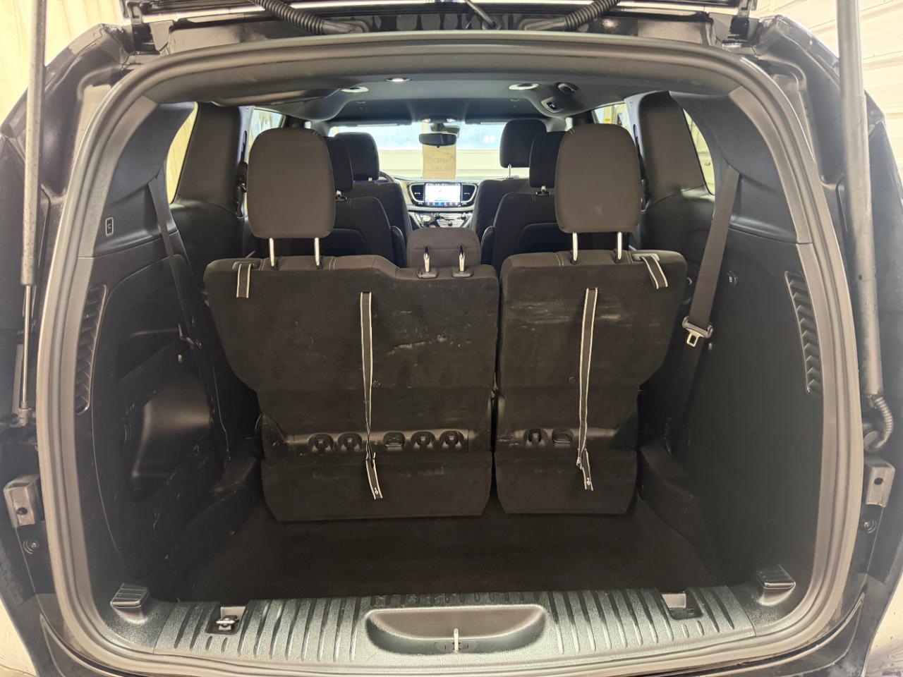 Chrysler Pacifica Touring FWD 2024