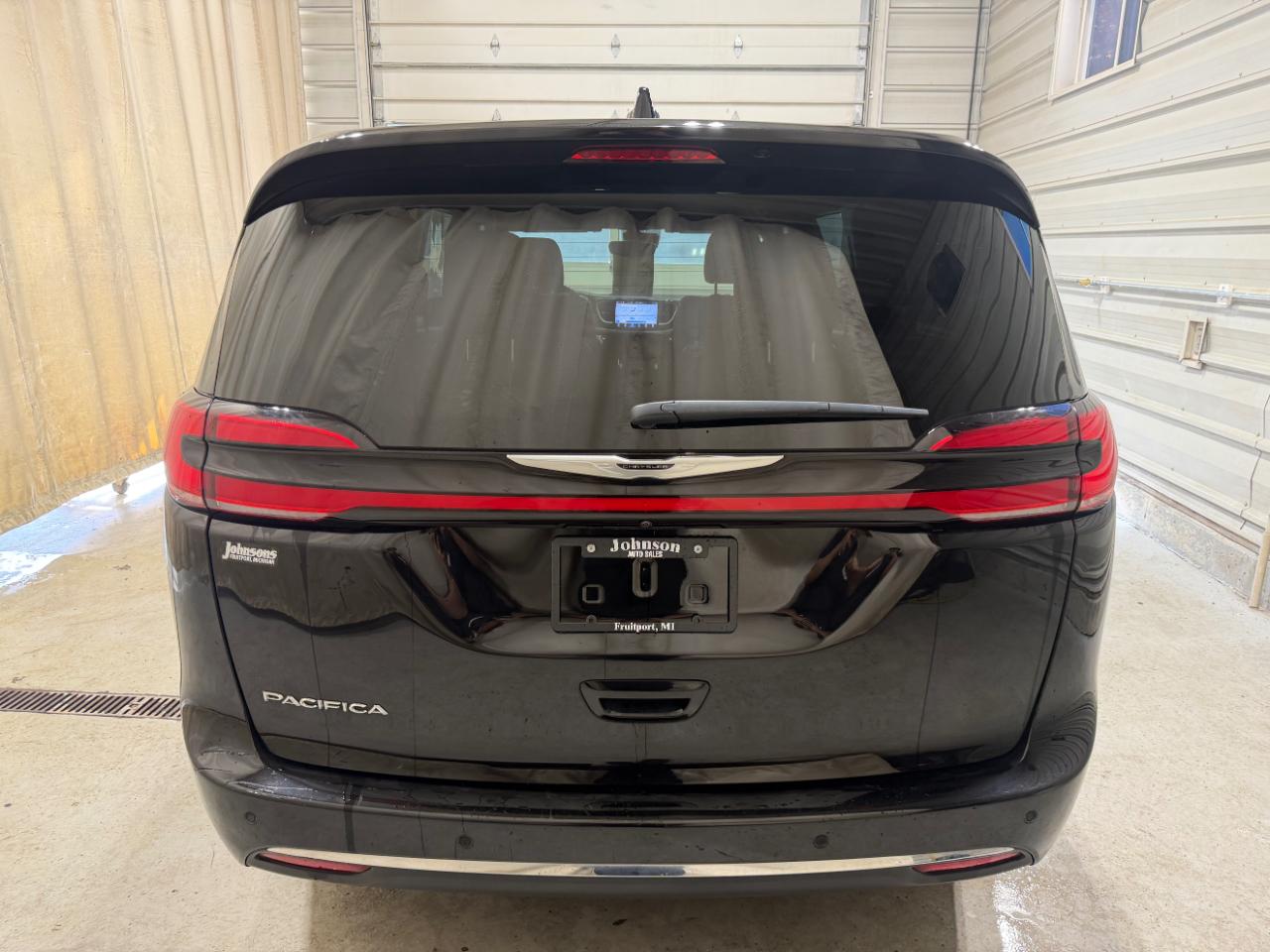 Chrysler Pacifica Touring FWD 2024