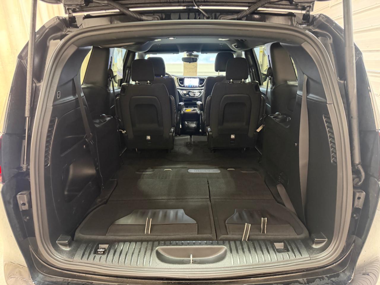 Chrysler Pacifica Touring FWD 2024