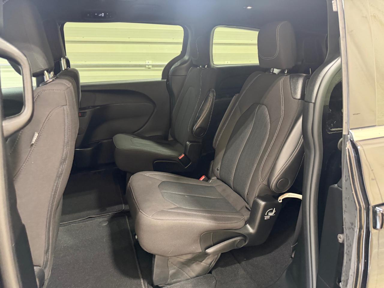 Chrysler Pacifica Touring FWD 2024