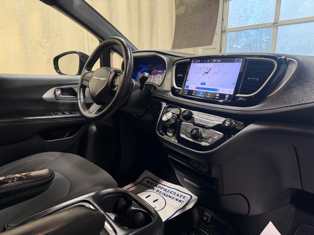 Chrysler Pacifica Touring FWD 2024